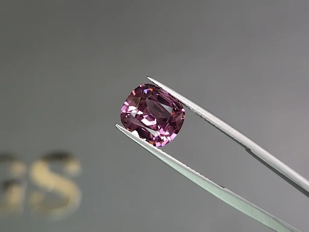 Mauve color spinel in cushion cut 4.25 carats, Burma Image №3