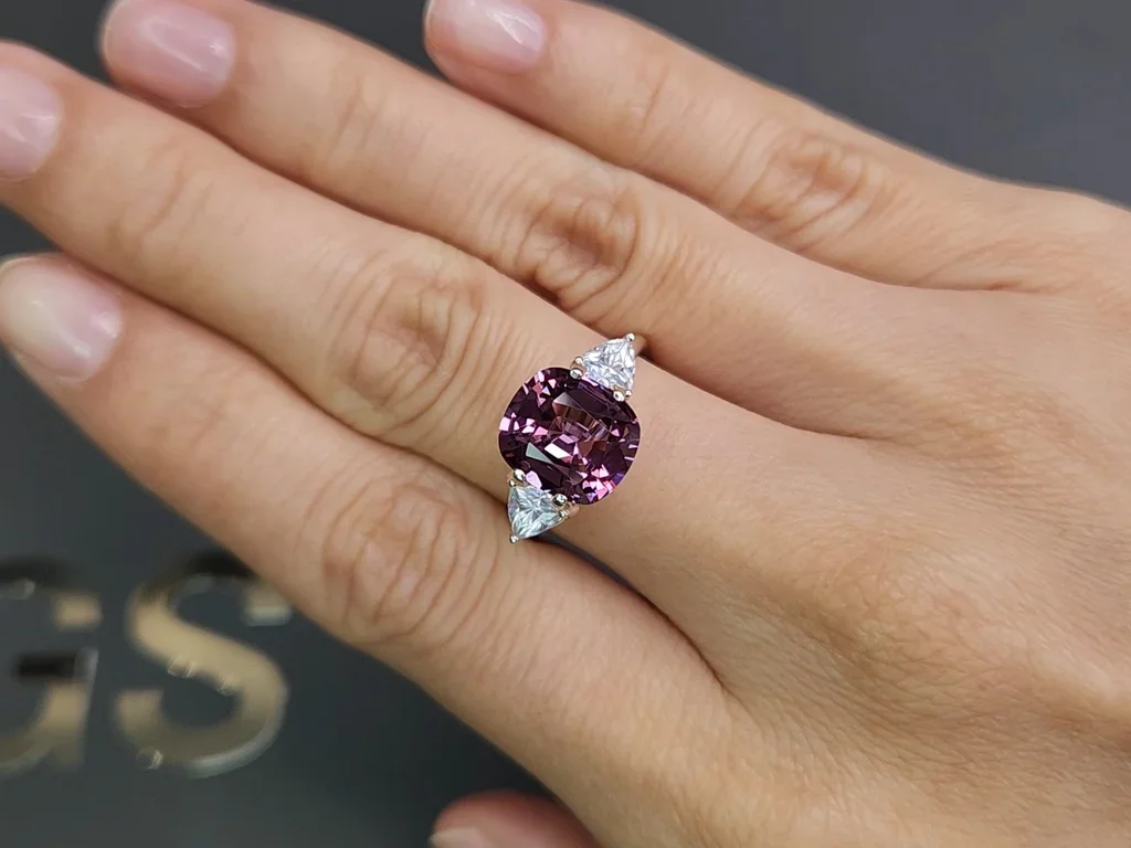 Mauve color spinel in cushion cut 4.25 carats, Burma Image №5