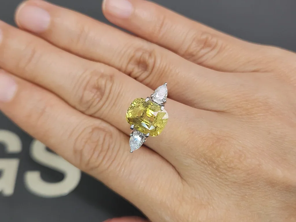 Yellow chrysoberyl in cushion cut 5.84 carats, Sri Lanka Image №5