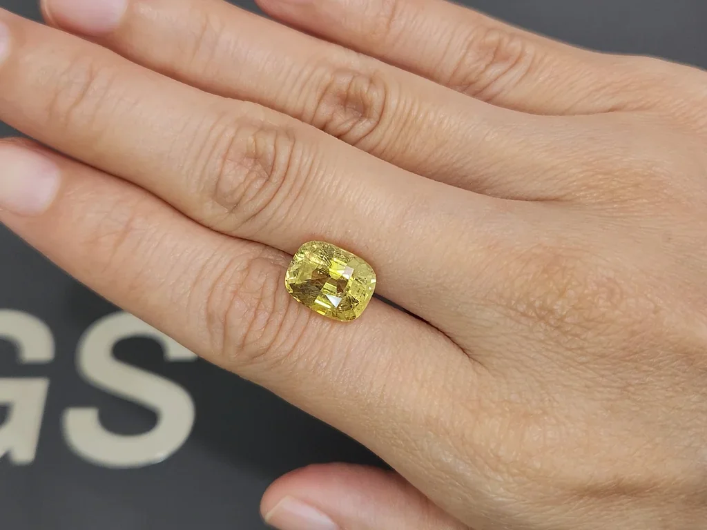 Yellow chrysoberyl in cushion cut 5.84 carats, Sri Lanka Image №2
