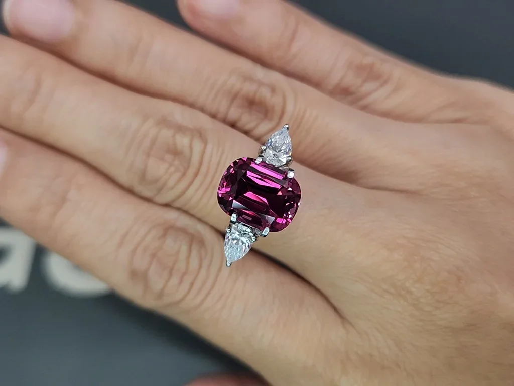 Garnet rhodolite  cushion cut  6.37carats, Tanzania Image №5