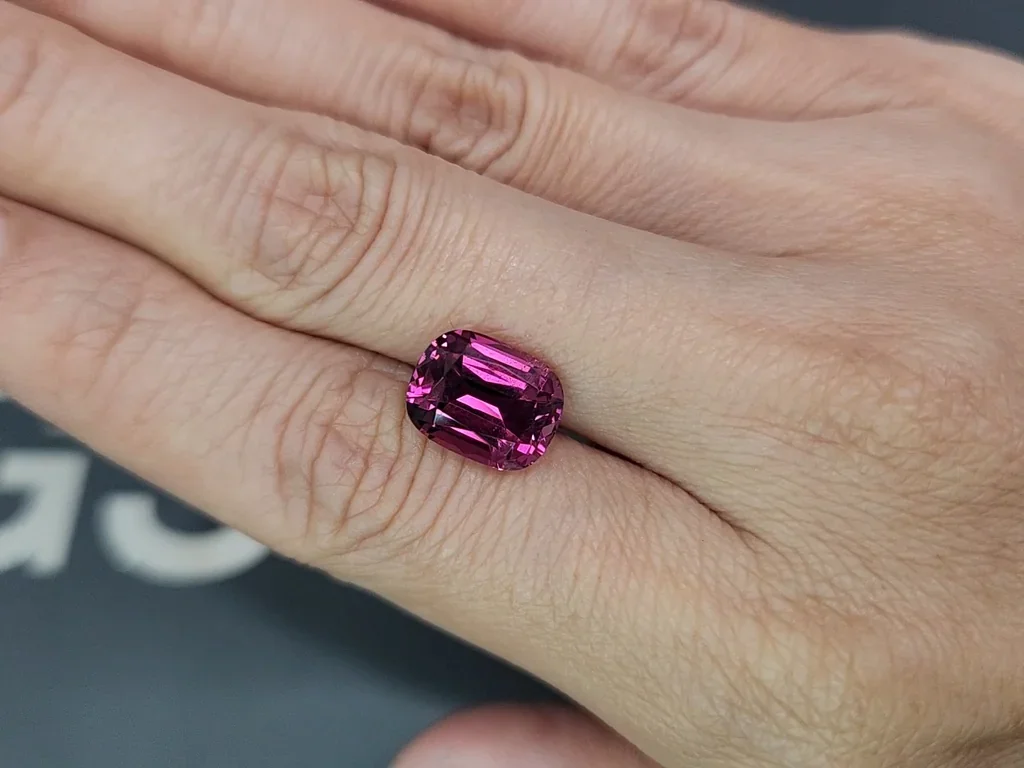 Garnet rhodolite  cushion cut  6.37carats, Tanzania Image №2