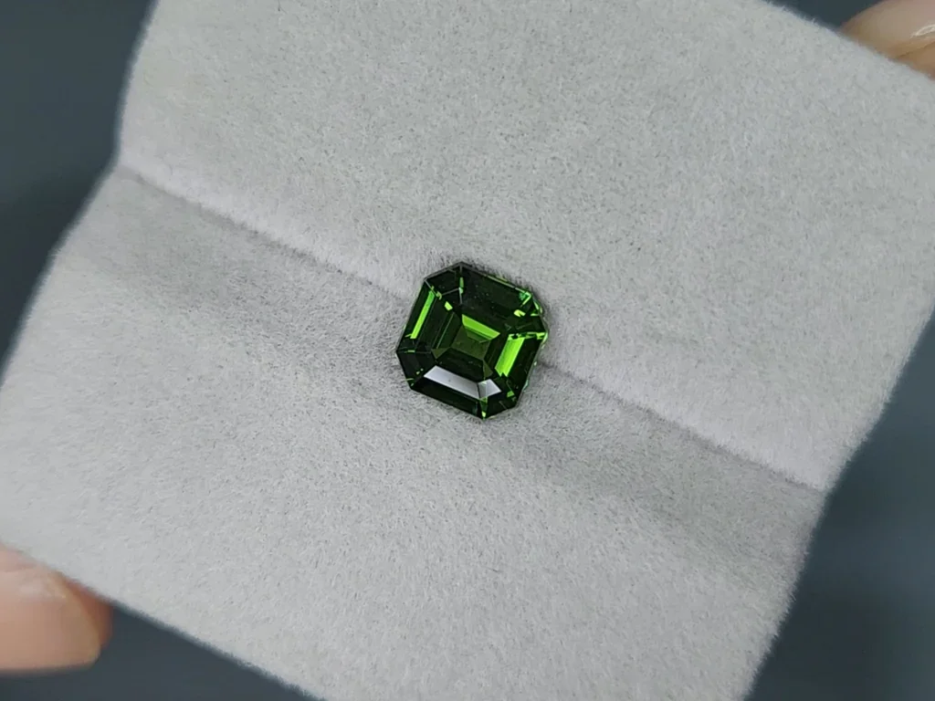 Zircon Intense Green asscher cut 1.72 carats, Tanzania Image №4