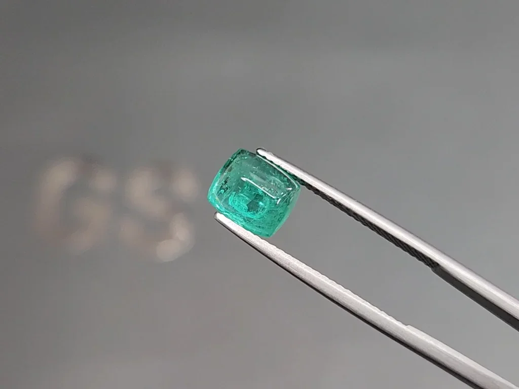 Emerald sugarloaf cut 2.02 carats, Russia Image №3