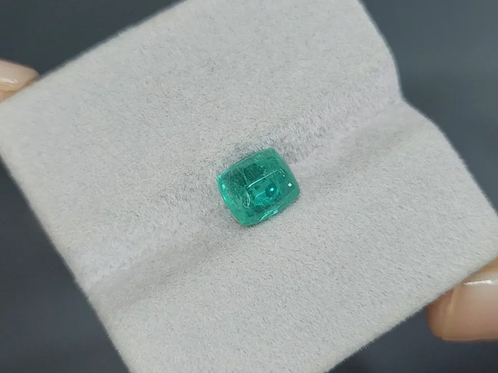 Emerald sugarloaf cut 2.02 carats, Russia Image №4