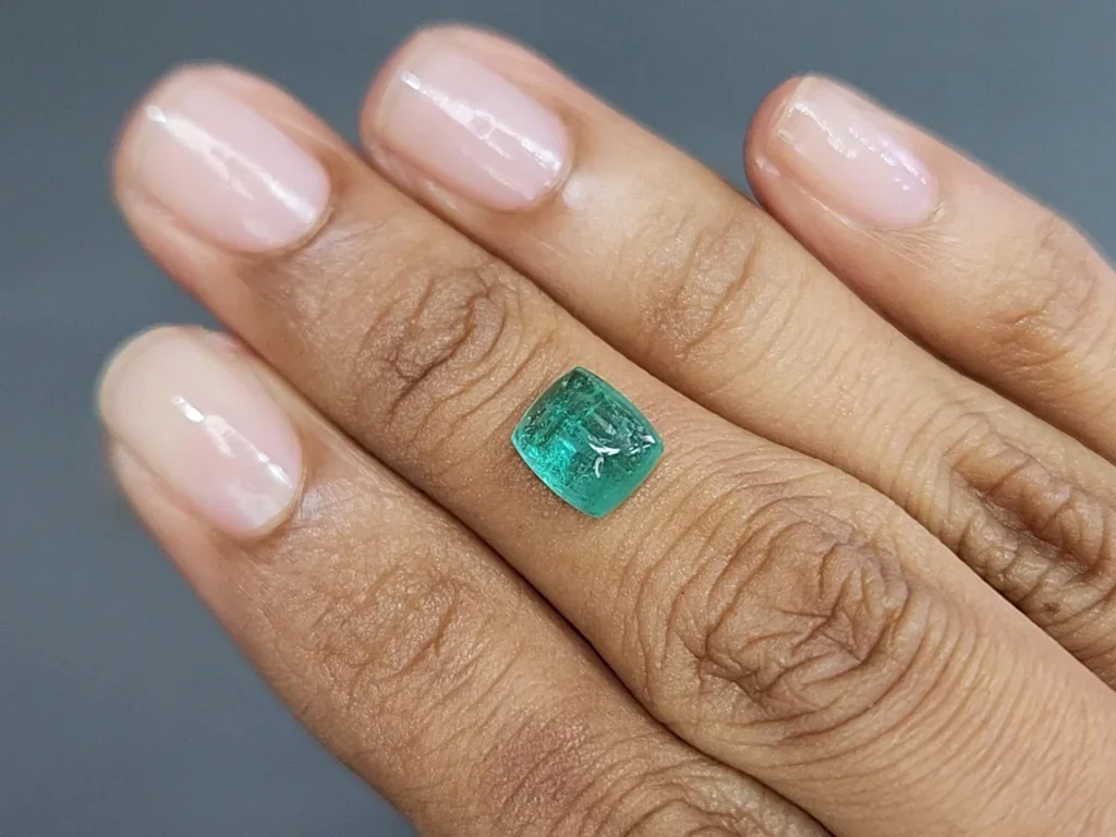 Emerald sugarloaf cut 2.02 carats, Russia Image №2