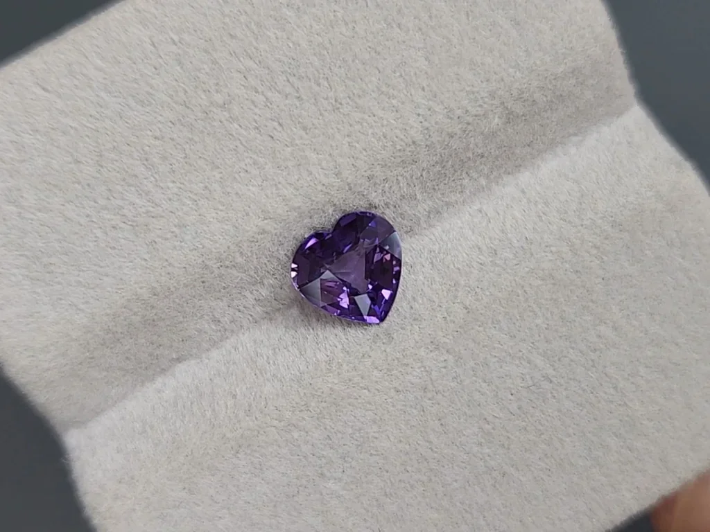 Purple sapphire heart shape 1.16 carats, Madagascar Image №4