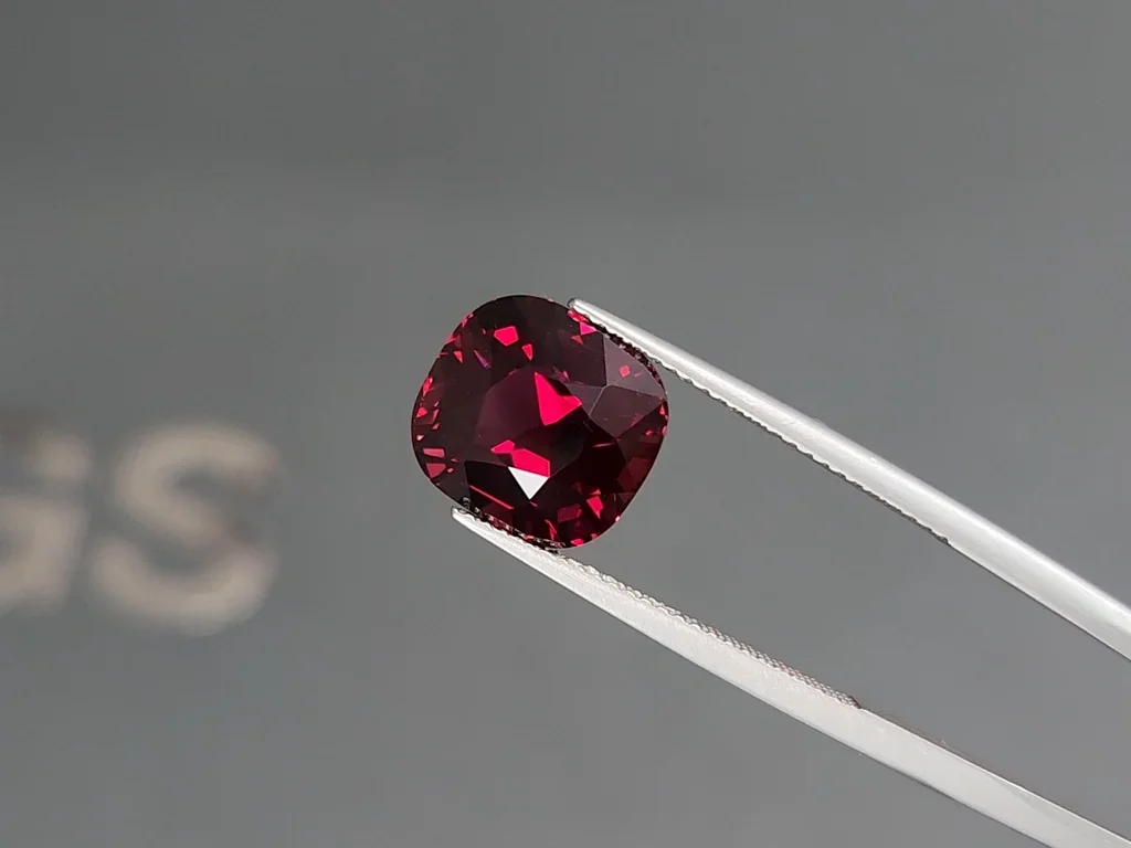 Garnet rhodolite cushion cut 8.47 carats, Africa Image №3