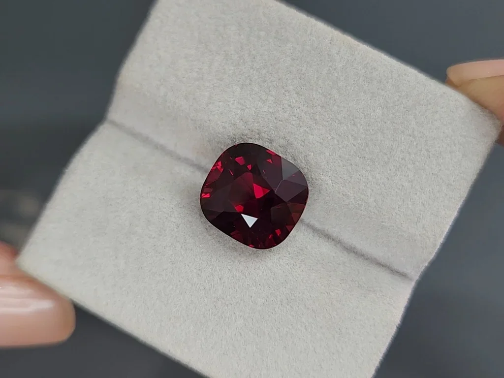 Garnet rhodolite cushion cut 8.47 carats, Africa Image №4