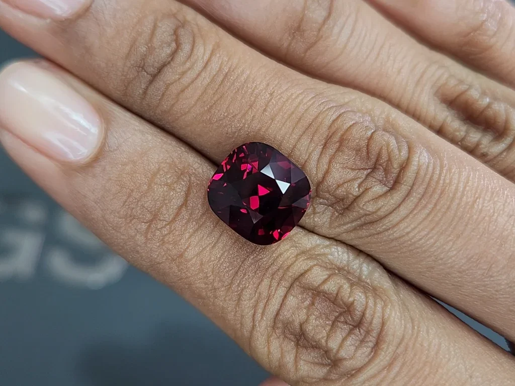 Garnet rhodolite cushion cut 8.47 carats, Africa Image №2