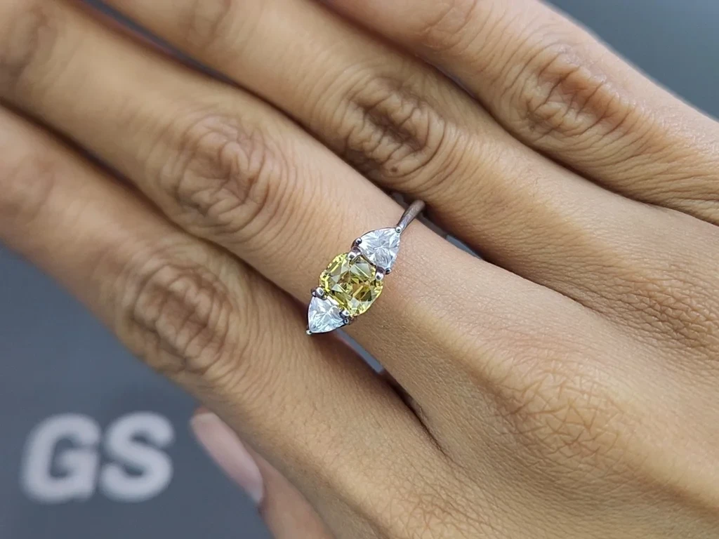 Chrysoberyl cushion cut  1.30 carats, Sri Lanka Image №5