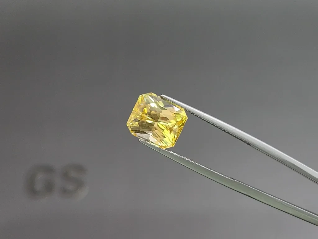 Unheated Vivid Yellow sapphire radiant cut 7.42 carats, Sri Lanka Image №3