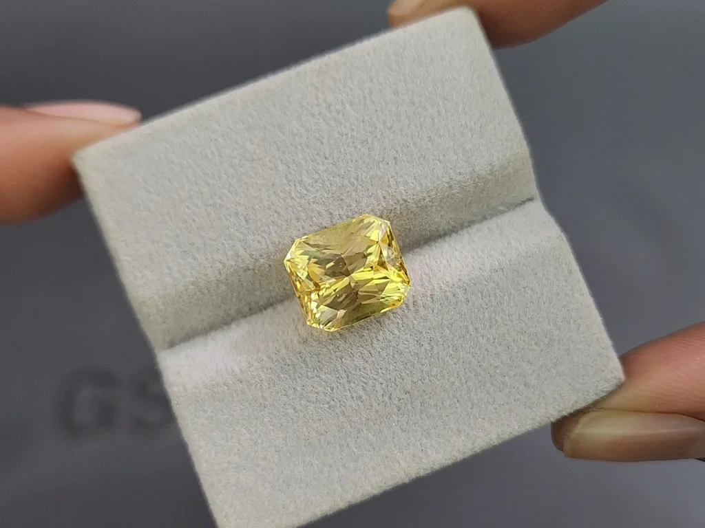 Unheated Vivid Yellow sapphire radiant cut 7.42 carats, Sri Lanka Image №4