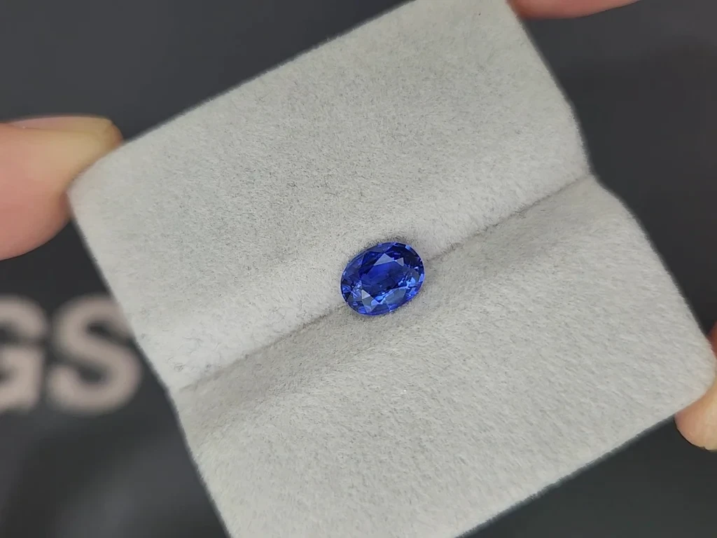 Sapphire Royal Blue oval cut 1.19 carats, Sri Lanka  Image №4