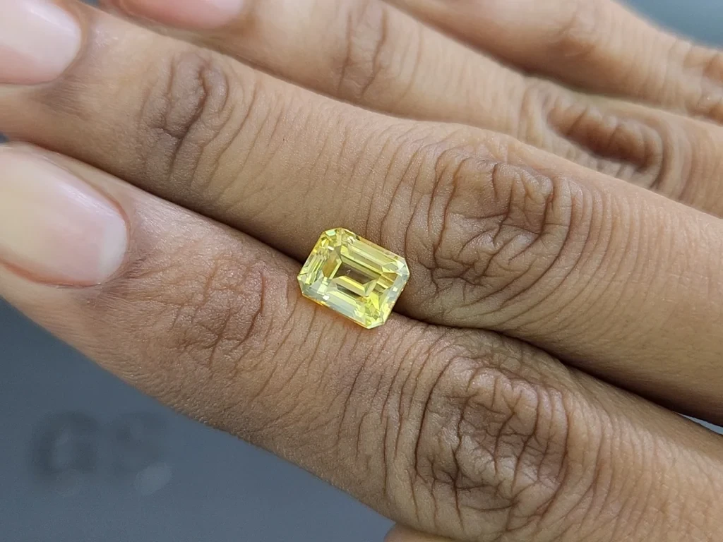 Sapphire Vivid Yellow octagon cut 3.03 carats, Sri Lanka Image №2