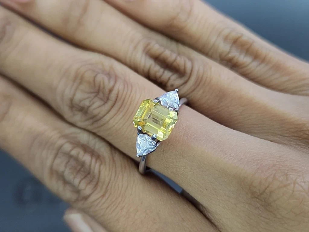 Sapphire Vivid Yellow octagon cut 3.03 carats, Sri Lanka Image №5