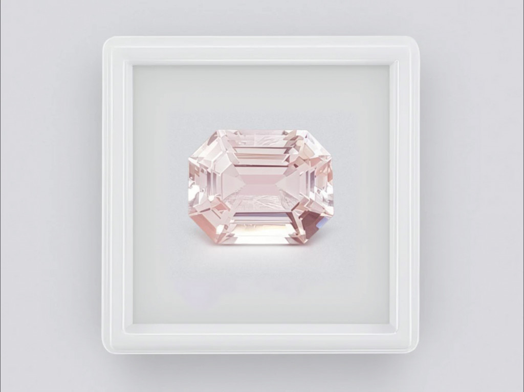 2.24 carat emerald-cut pink morganite, Africa Image №2