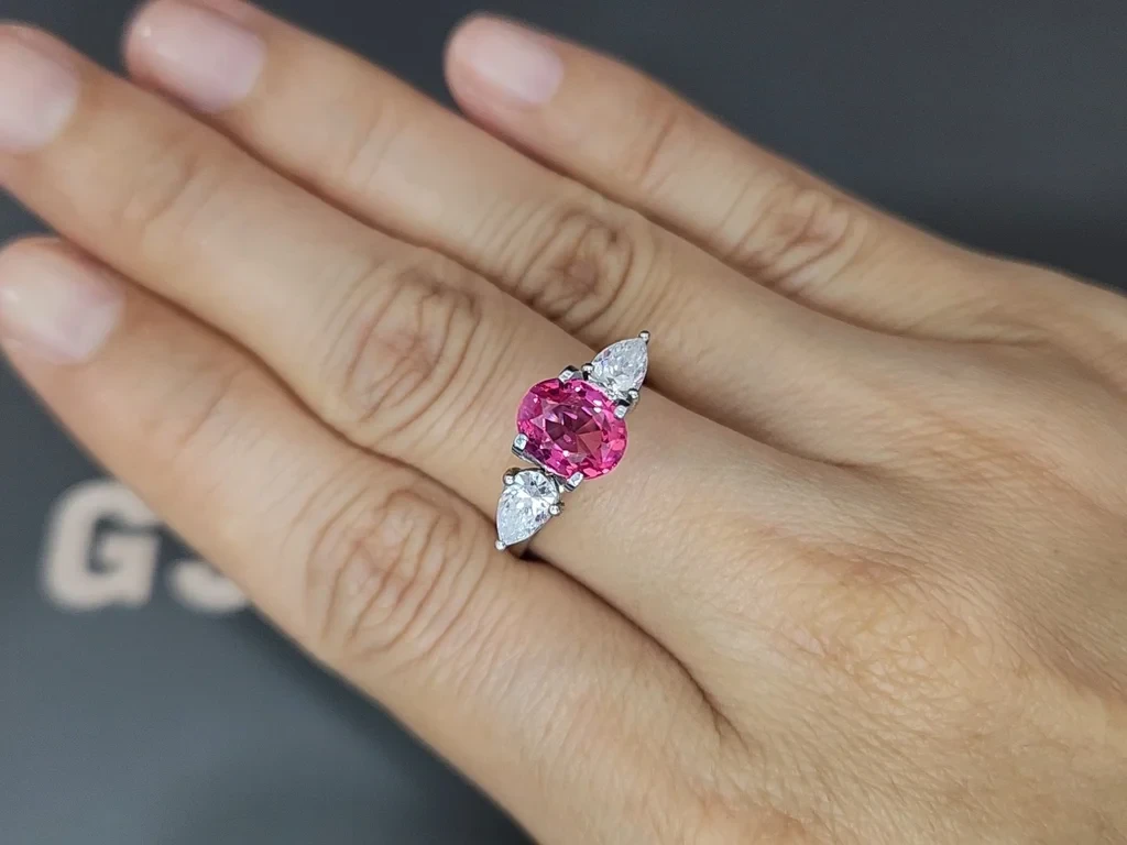 Spinel Vivid Pink oval cut 2.05 carats, Tanzania Image №5