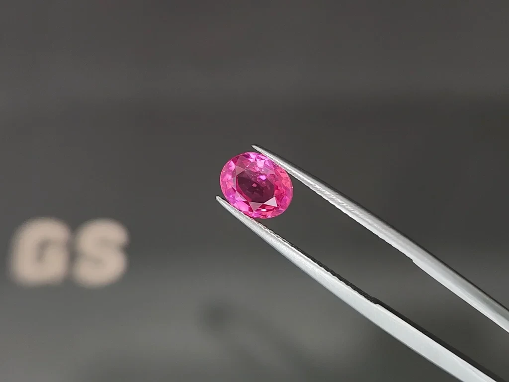 Spinel Vivid Pink oval cut 2.05 carats, Tanzania Image №3