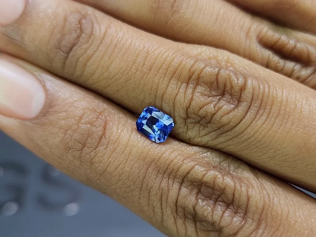 Sapphire Cornflower Blue radiant cut 1,26 carats, Sri Lanka Image №2