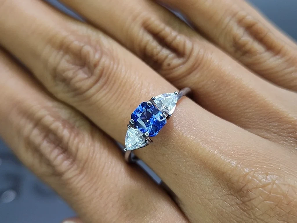 Sapphire Cornflower Blue radiant cut 1,26 carats, Sri Lanka Image №5