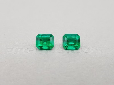 Pair of Сolombian vivid green emeralds 3.08 ct from Muzo deposit, GRS photo
