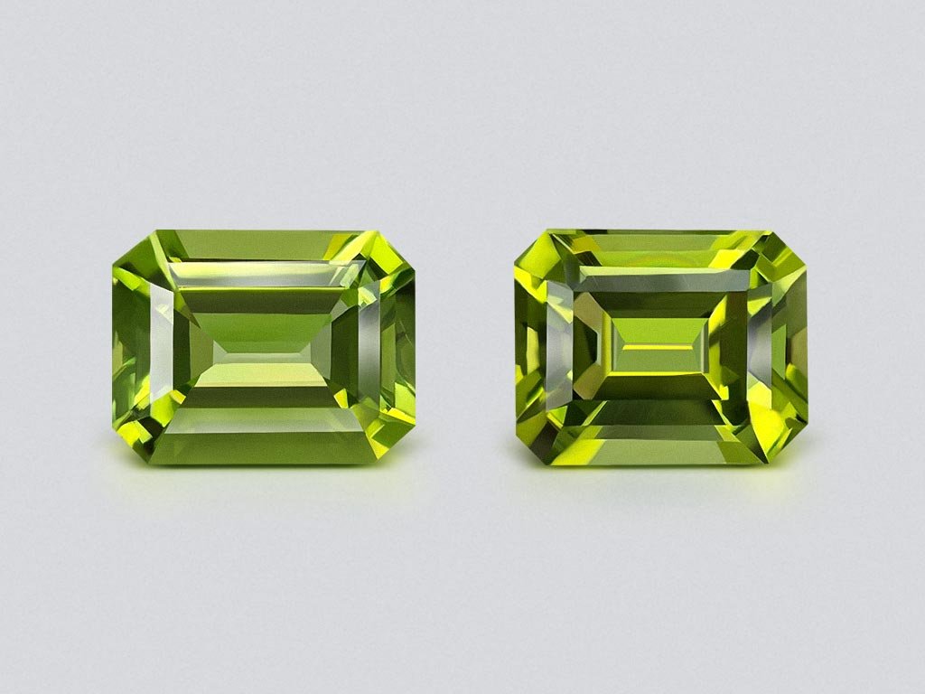 Pair of peridots from Burma in octagon cut 4.69 carats Image №1