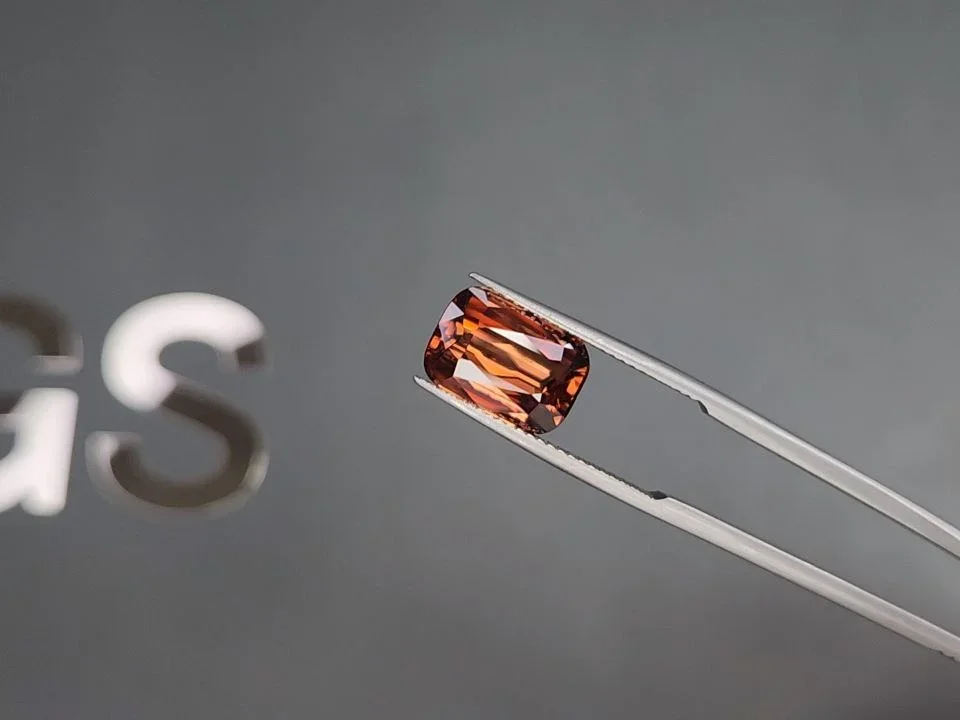 Brown cushion cut zircon 6.20 carats, Tanzania Image №3