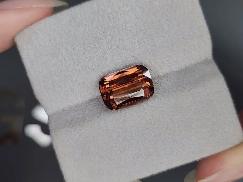 Brown cushion cut zircon 6.20 carats, Tanzania Image №4