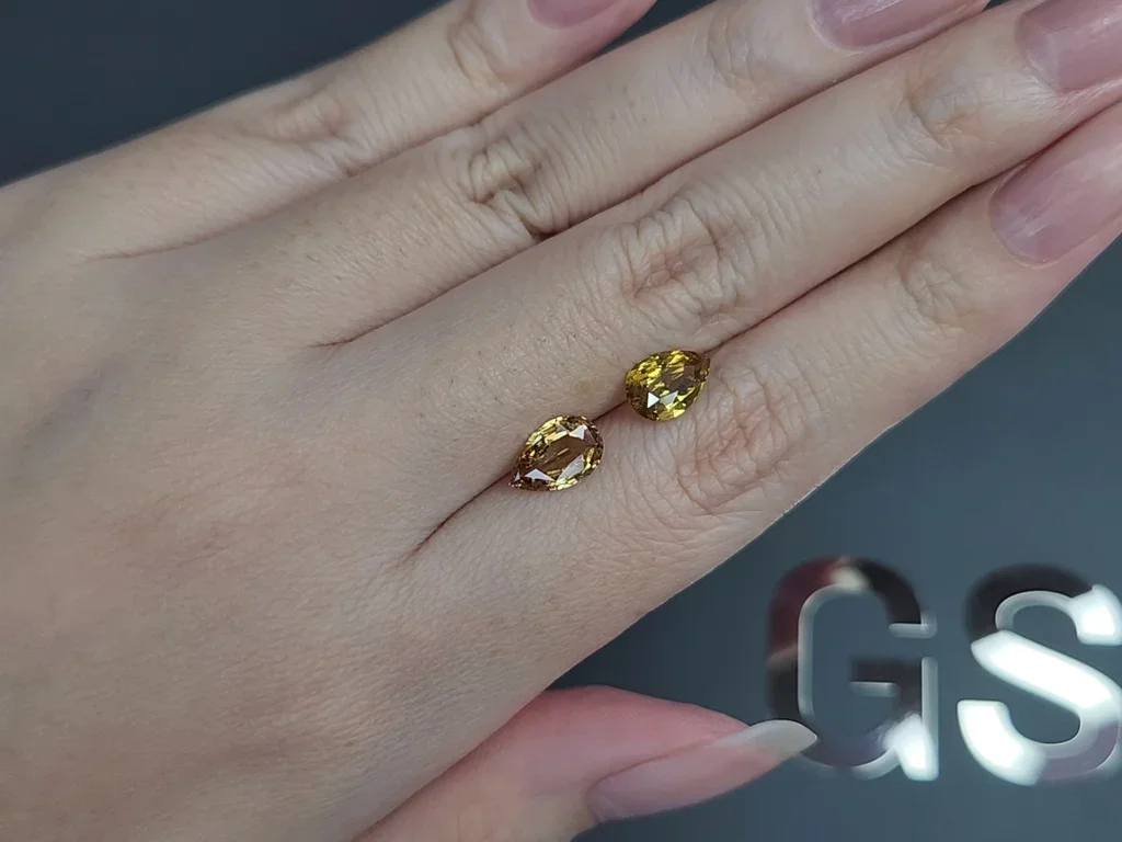 Pair of unheated yellow sapphires pear cut 2.47 carats, Madagascar  Image №2
