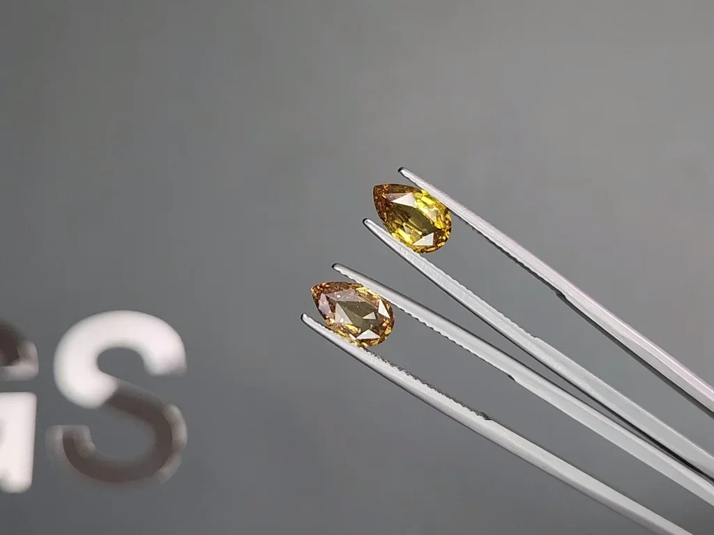 Pair of unheated yellow sapphires pear cut 2.47 carats, Madagascar  Image №3