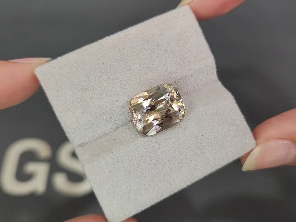 Brown zircon cushion cut 10.30 carats, Tanzania Image №4