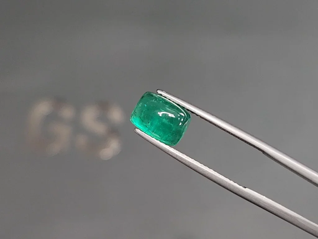 Emerald cabochon cut 3.27 carats, Russia Image №3