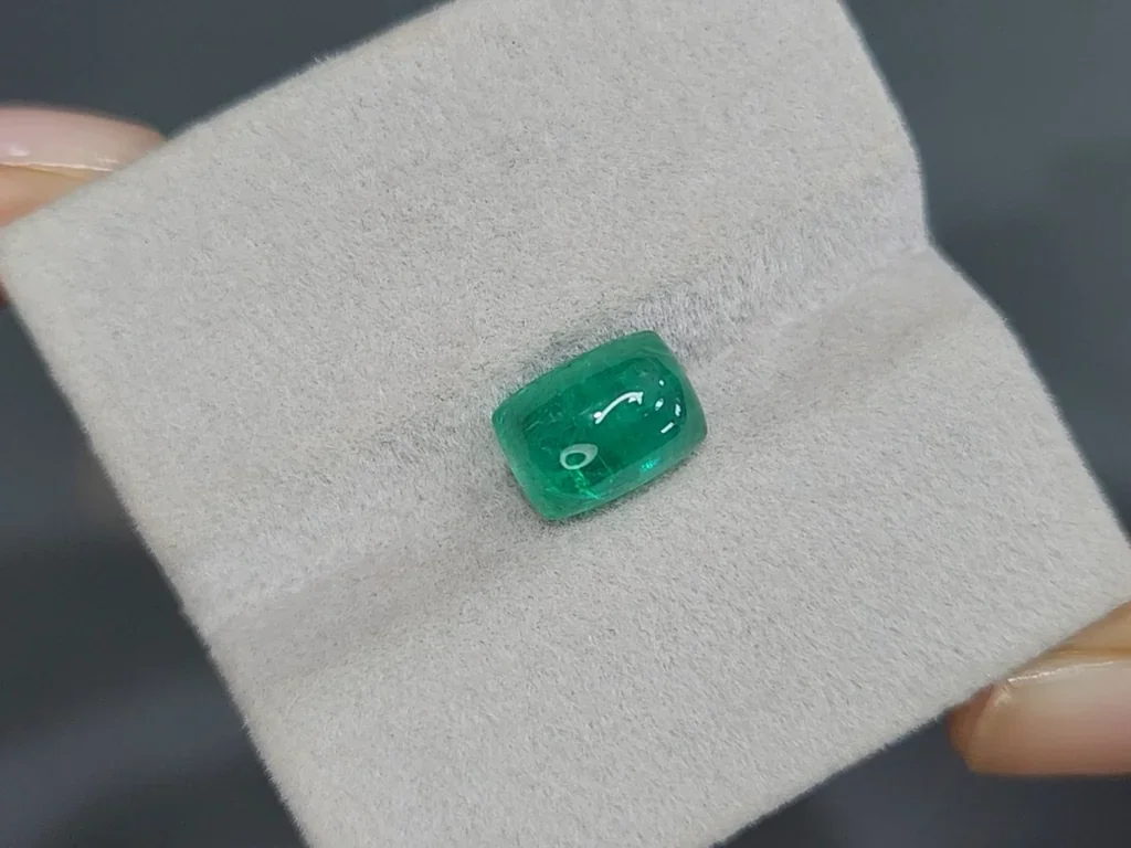 Emerald cabochon cut 3.27 carats, Russia Image №4