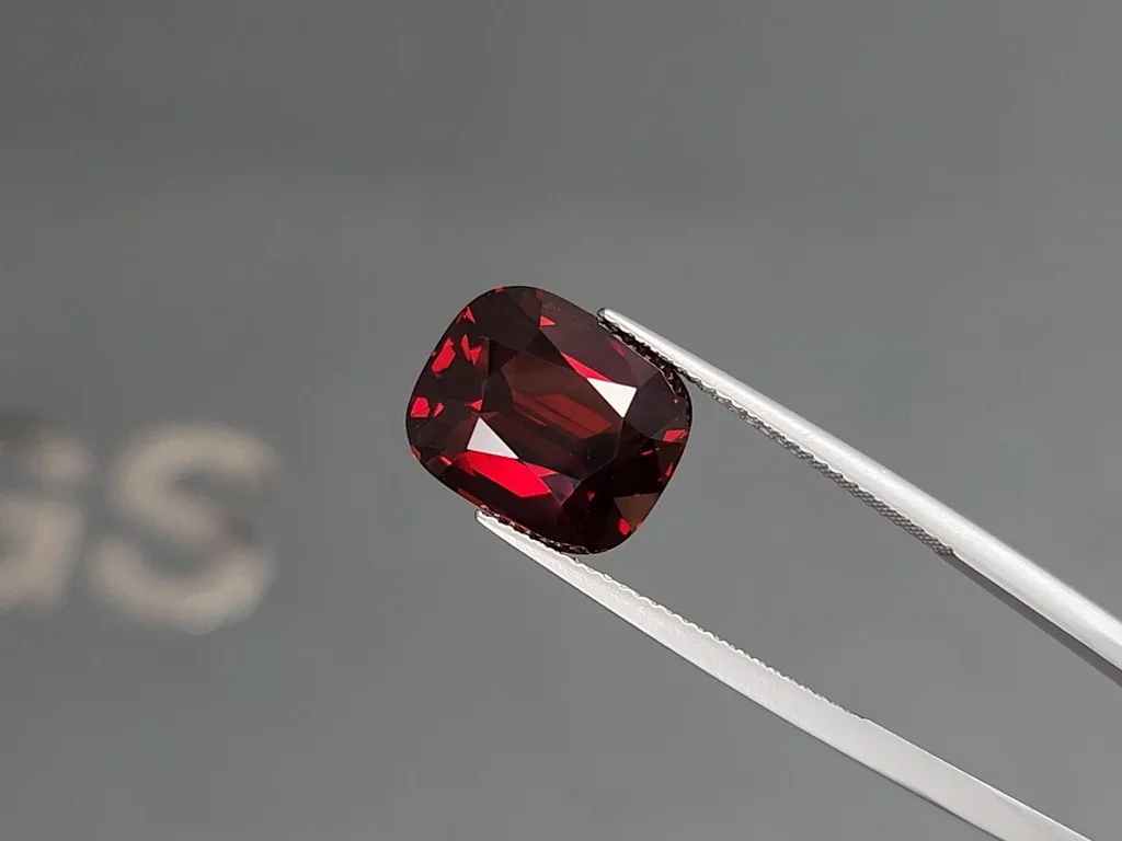 Garnet rhodolite cushion cut 9.57 carats, Africa Image №3