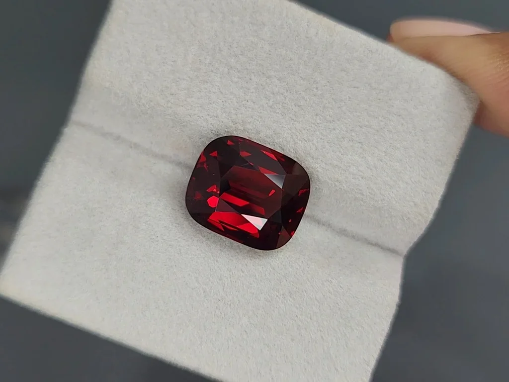 Garnet rhodolite cushion cut 9.57 carats, Africa Image №4
