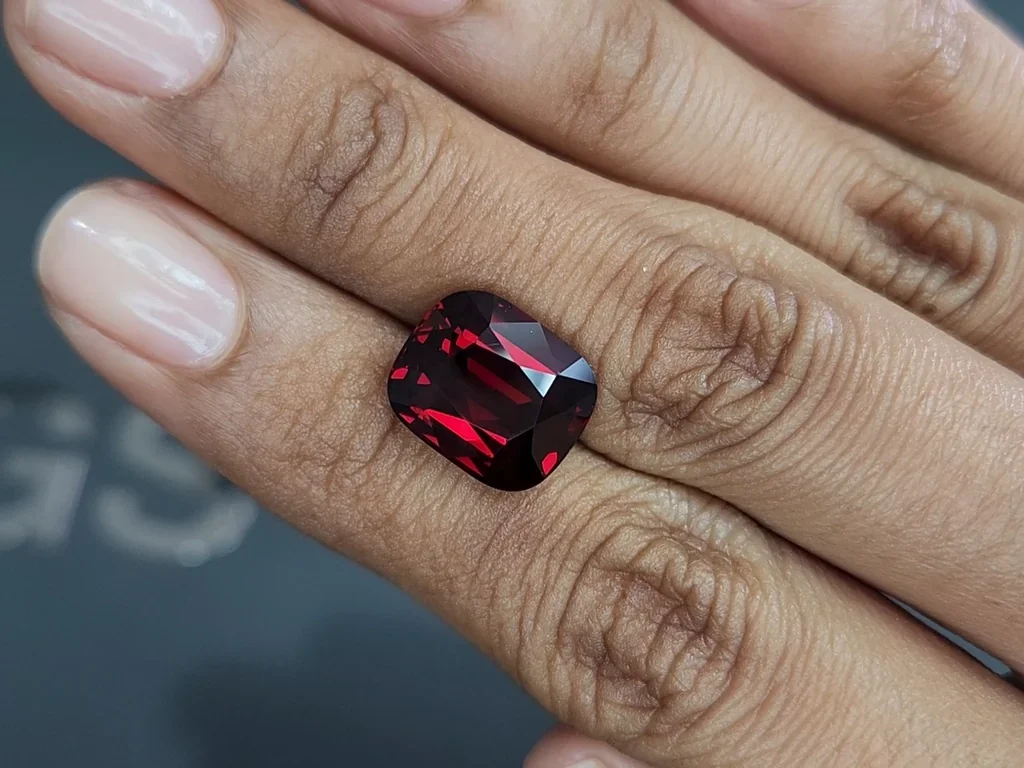 Garnet rhodolite cushion cut 9.57 carats, Africa Image №2