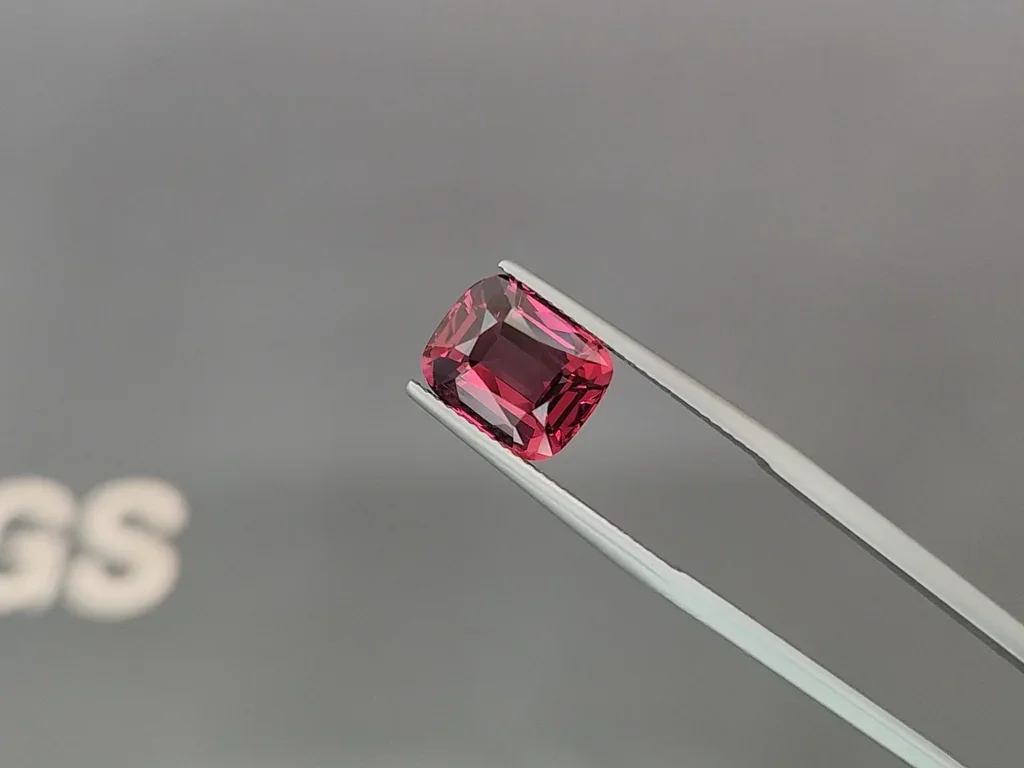 Purple garnet cushion cut 5.89 carats, Africa Image №3