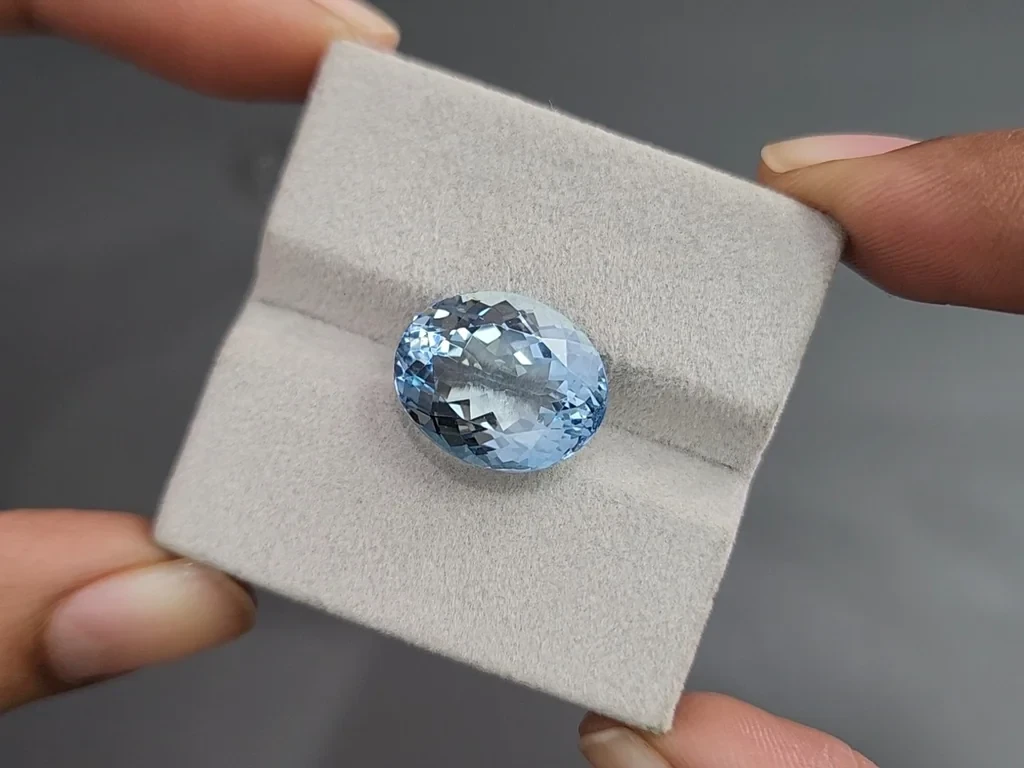 Aquamarine oval cut 10.25 carats, Madagascar  Image №4