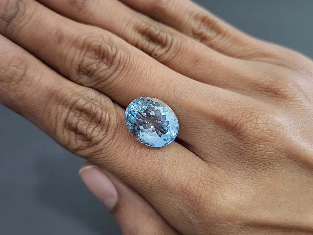 Aquamarine oval cut 10.25 carats, Madagascar  Image №2