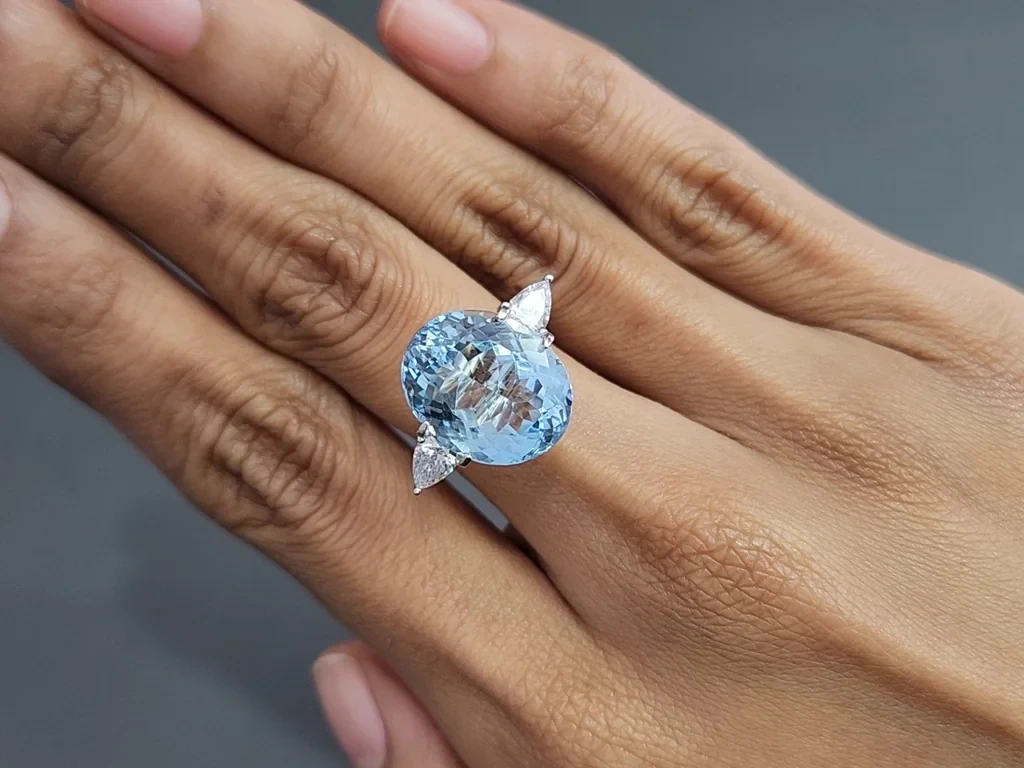 Aquamarine oval cut 10.25 carats, Madagascar  Image №5