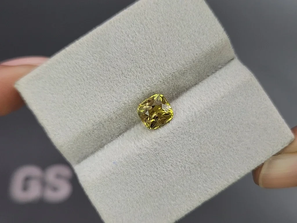 Chrysoberyl cushion cut 1.60 carats, Sri Lanka Image №4