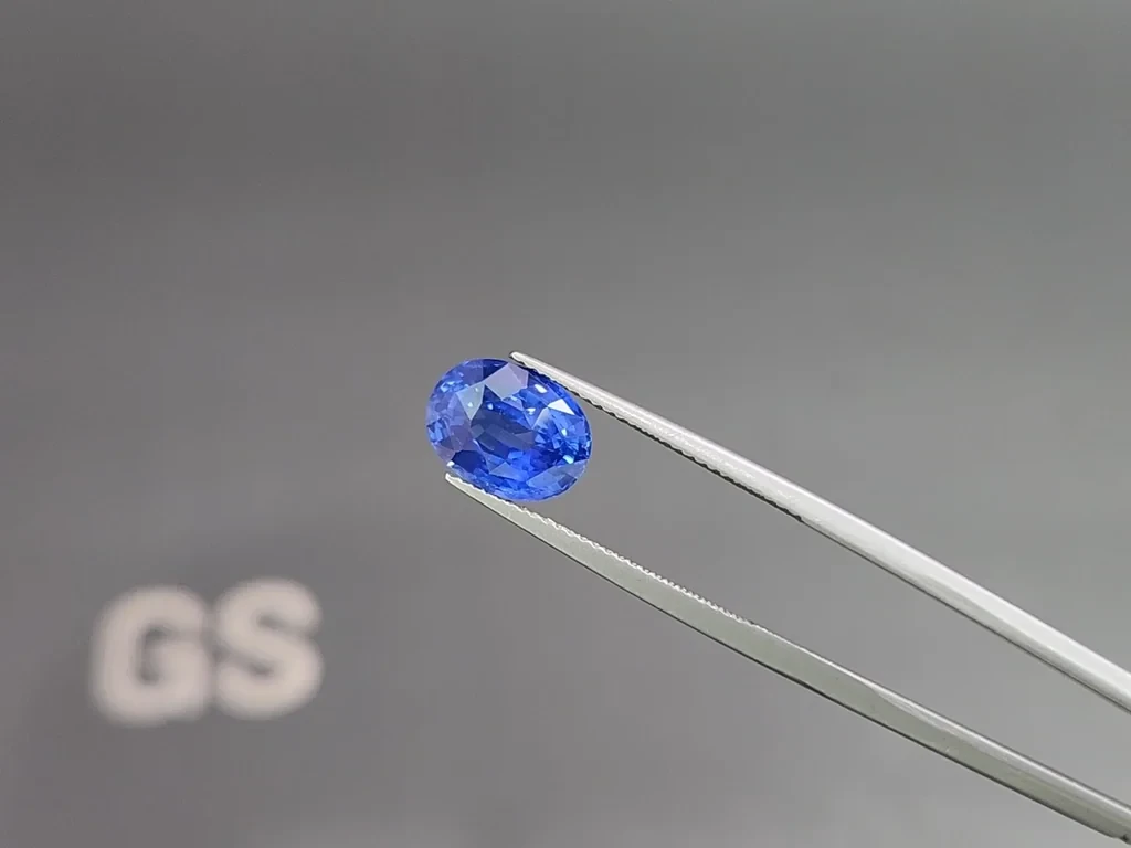 Intense Cornflower Blue sapphire in oval cut 4.54 carats, Sri Lanka Image №3