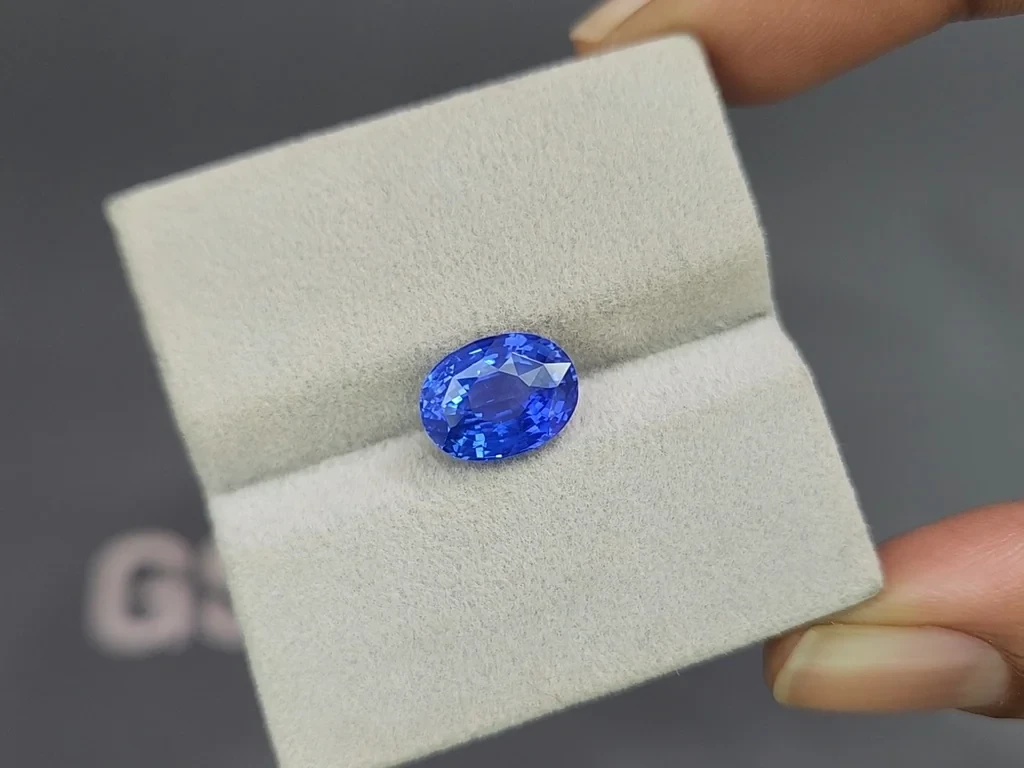Intense Cornflower Blue sapphire in oval cut 4.54 carats, Sri Lanka Image №4