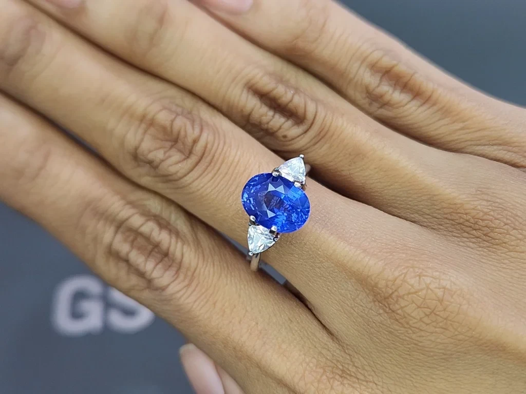Intense Cornflower Blue sapphire in oval cut 4.54 carats, Sri Lanka Image №5