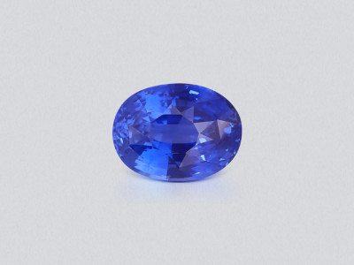 Intense Cornflower Blue sapphire in oval cut 4.54 carats, Sri Lanka photo