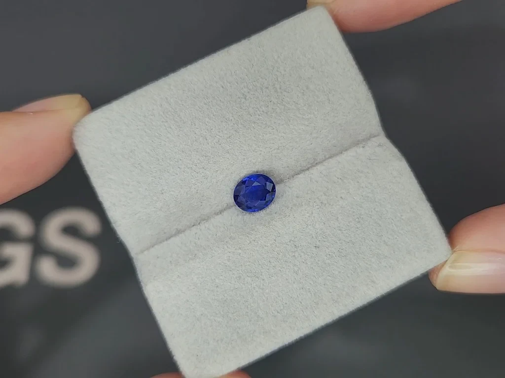 Sapphire Royal Blue oval cut 0.82 carats, Sri Lanka  Image №4