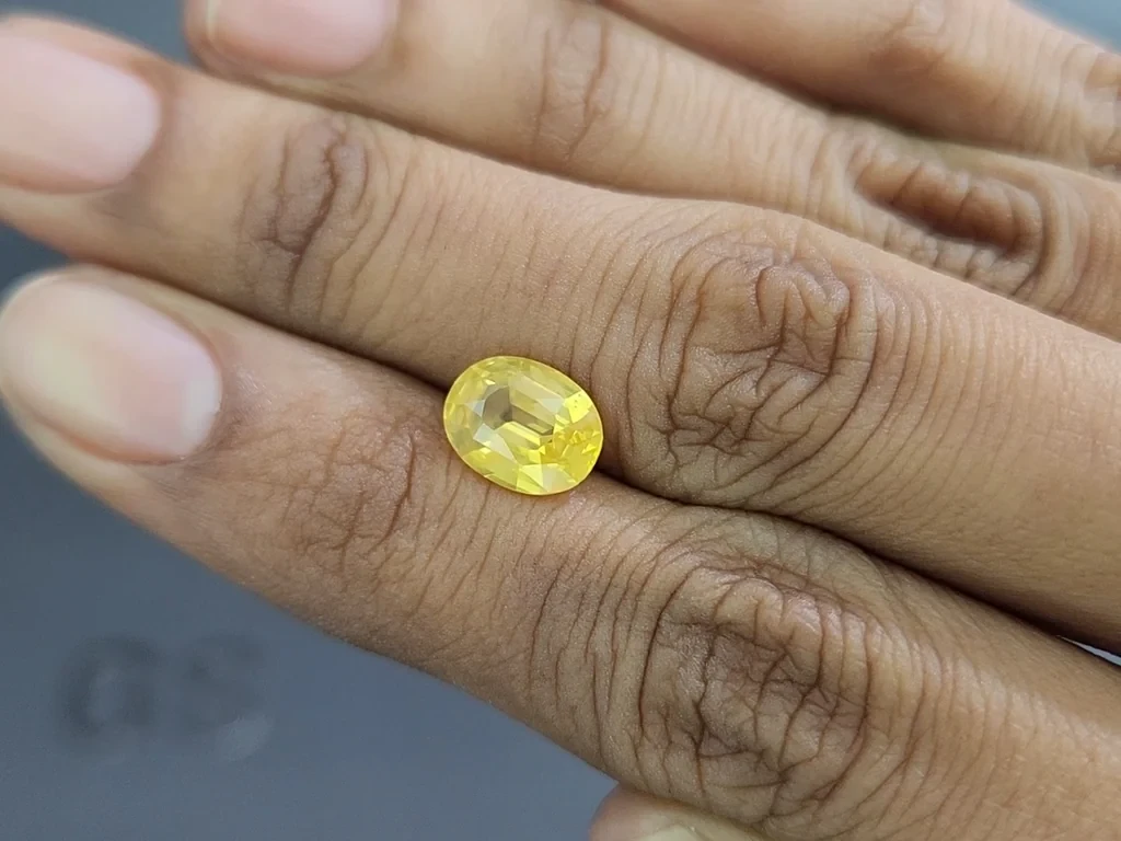 Sapphire Vivid Yellow  with rutile silk effect oval cut 3.01 carats, Sri Lanka Image №2