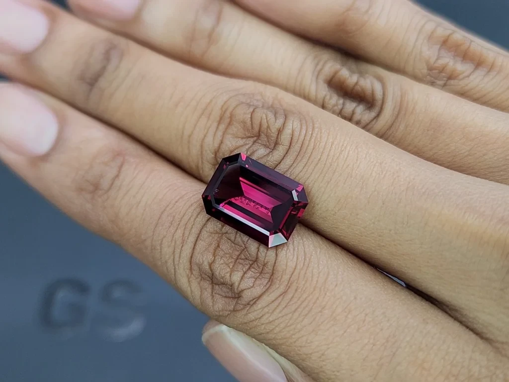 Garnet rhodolite octagon cut 7.96 carats, Madagascar Image №2