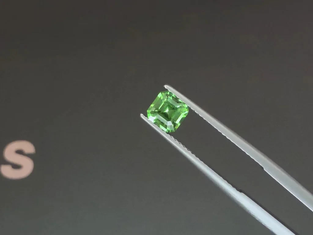 Tsavorite garnet asscher cut 1.08 carats, Tanzania Image №3